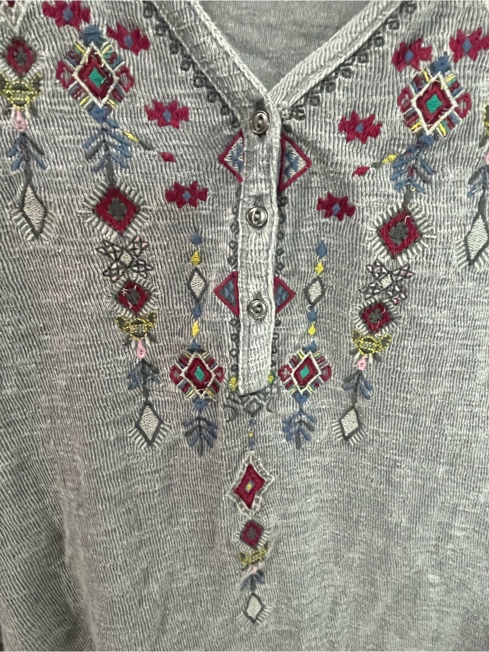 Sundance Grey Embroidered V Neck Willow Geo Henley Size Small - Picture 3 of 9